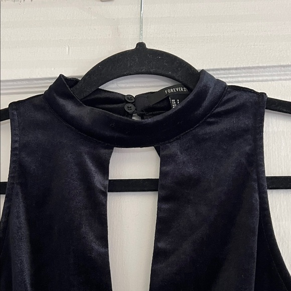 Forever 21 Black Velvet Sleeveless Romper - Picture 2 of 10